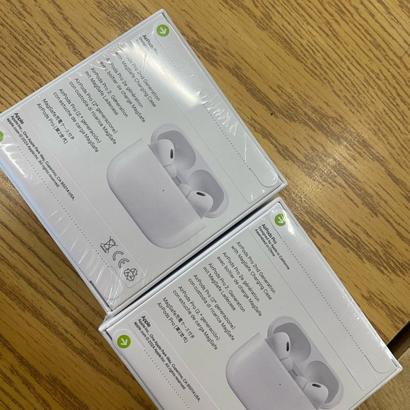 AIRPODS PRO SECOND GENERATION - Picture 4 of 5